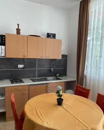 Apartman Dina 22 *
