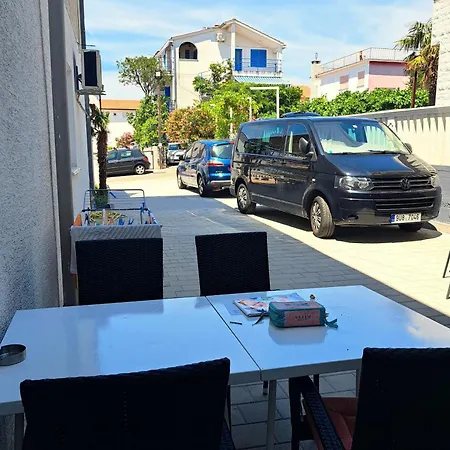 Apartman Dina 22